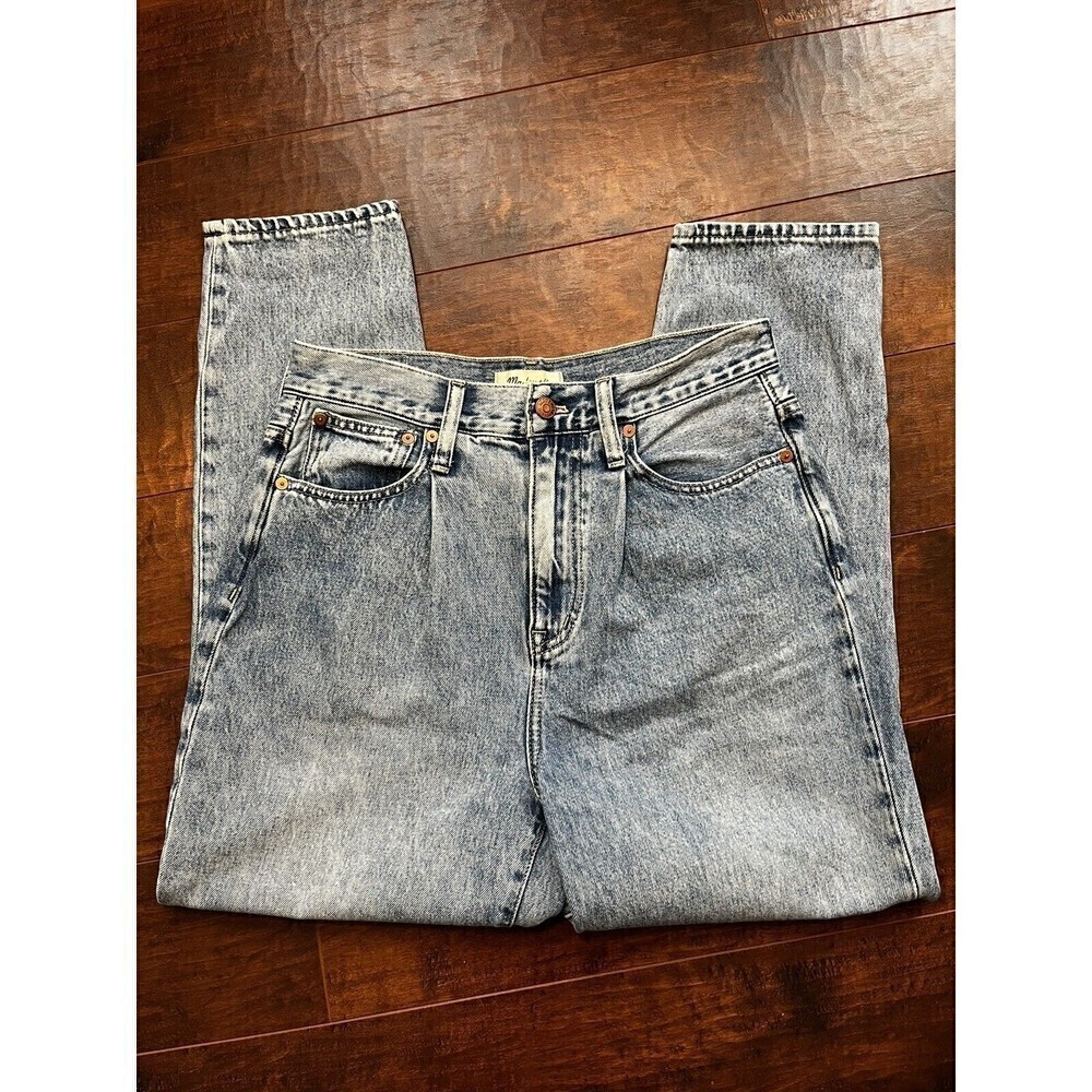 Womens Madewell acid wash High Rise cropped Mom Jean Size 28